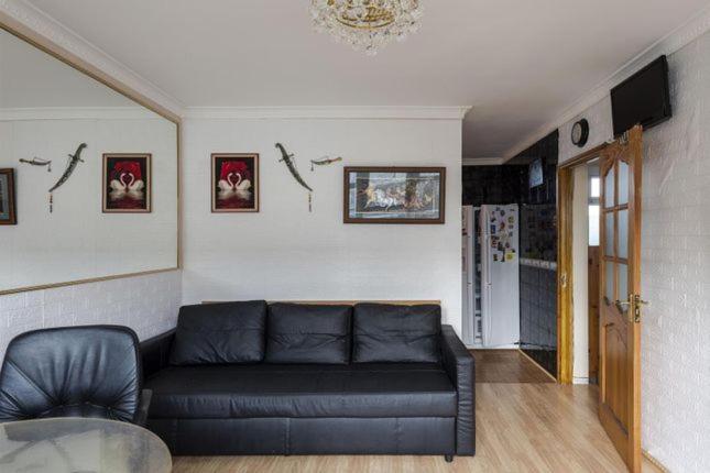 1 Bedroom Flat Close To With Free Parking Arrangement Londres