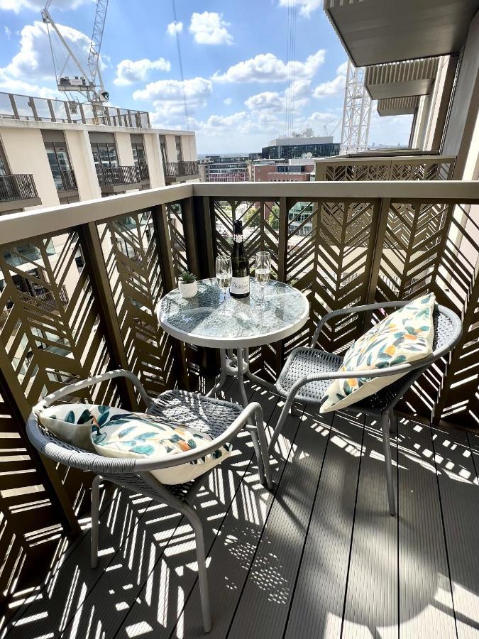 Modern In Shepherds Bush Near Westfield London