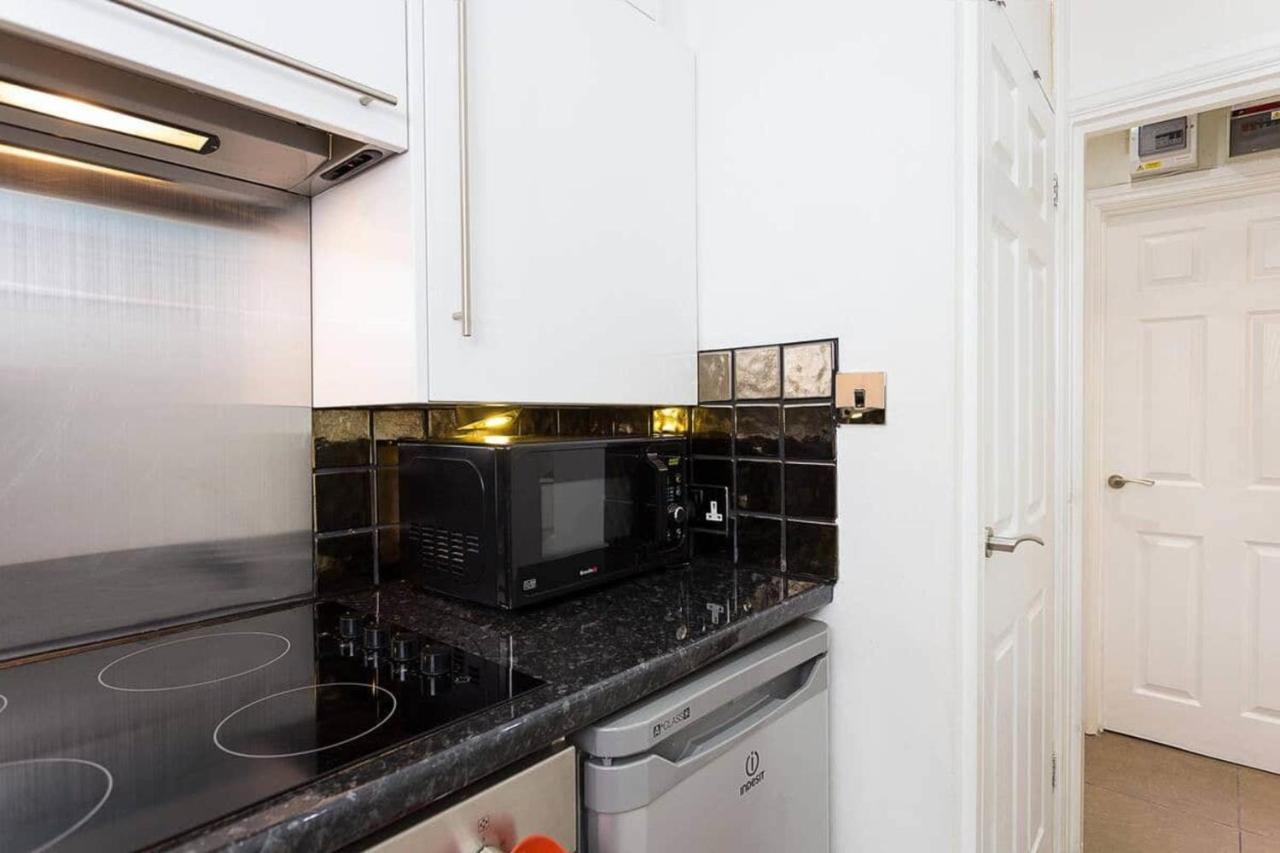 Stylish Studio Near Notting Hill Station!