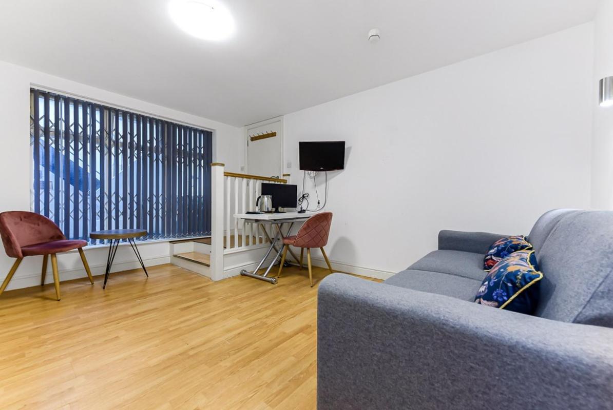 Charlotte Street By News Londen