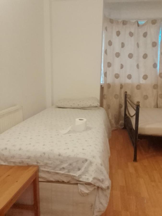 Private In 3 Bedroom Flat!! Auberge de jeunesse Londres