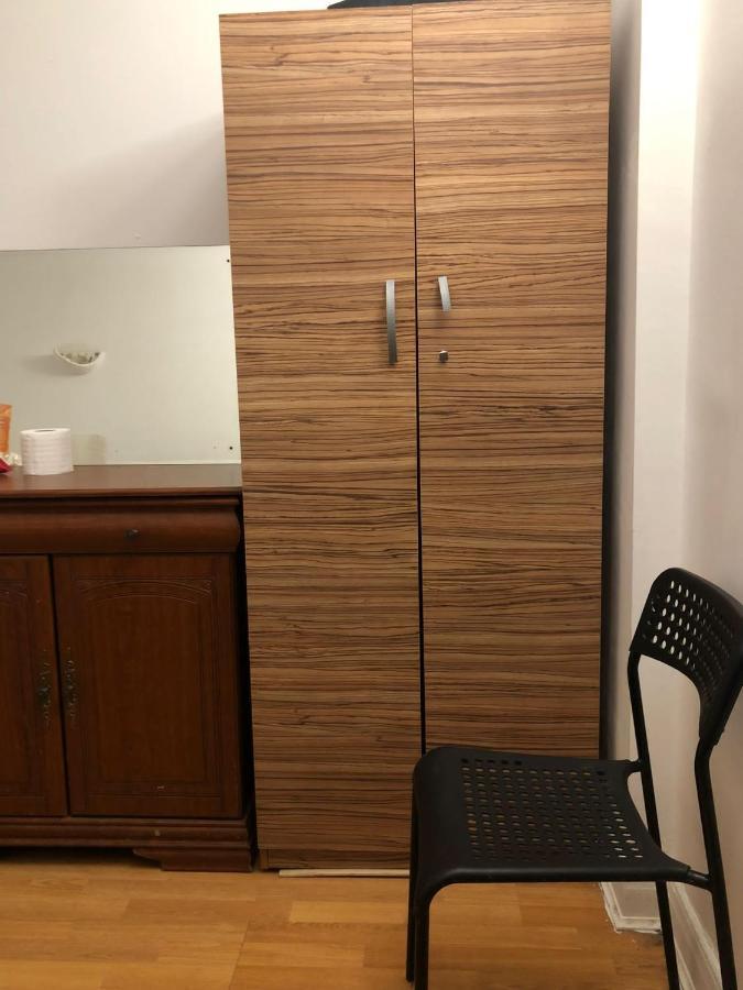 Auberge de jeunesse Private In 3 Bedroom Flat!! *