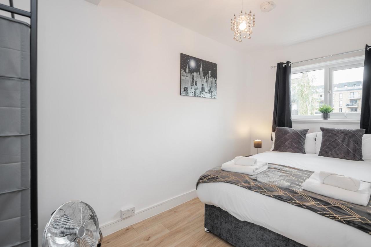 Vakantiehuis Carlile House - 5 Bedroom, Sleeps 8, Free Parking, 2 Bathrooms By Damask Homes *