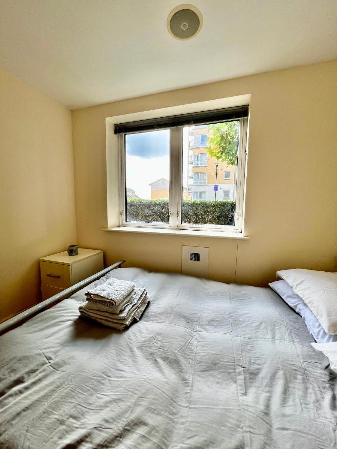 Luxury 3 Bedroom Riverside - Canary Wharf & The O2 Arena