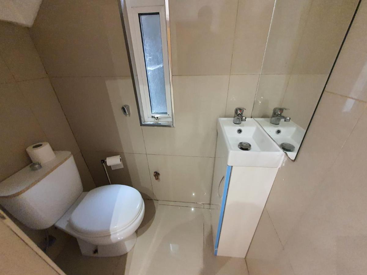 Pensión Private Room- Direct Travel Central/ Heathrow *