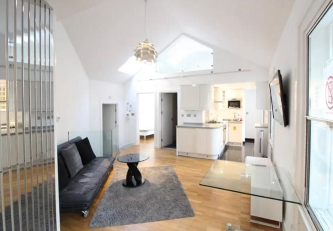Apartamento Beautiful 1 Bedroom Penthouse Flat Londres