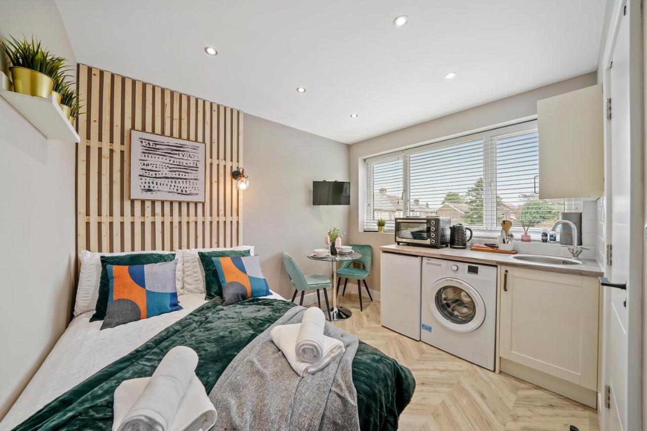 Cosy Heathrow - Parking - Garden Appartement