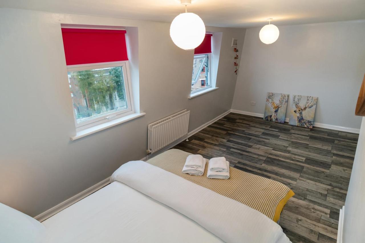 Two Bedroom Duplex In Angel High Street Londres