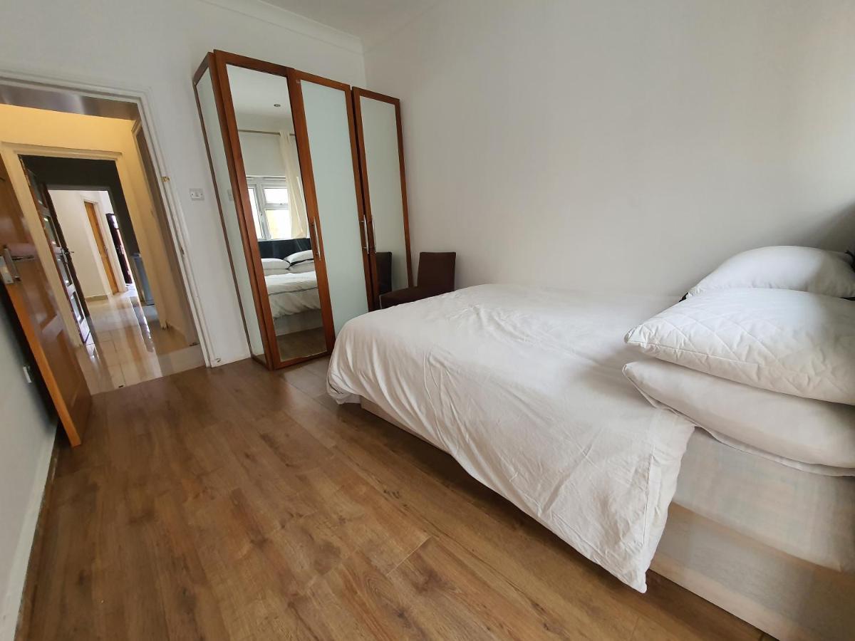 Pensión Private Room- Direct Travel Central/ Heathrow *