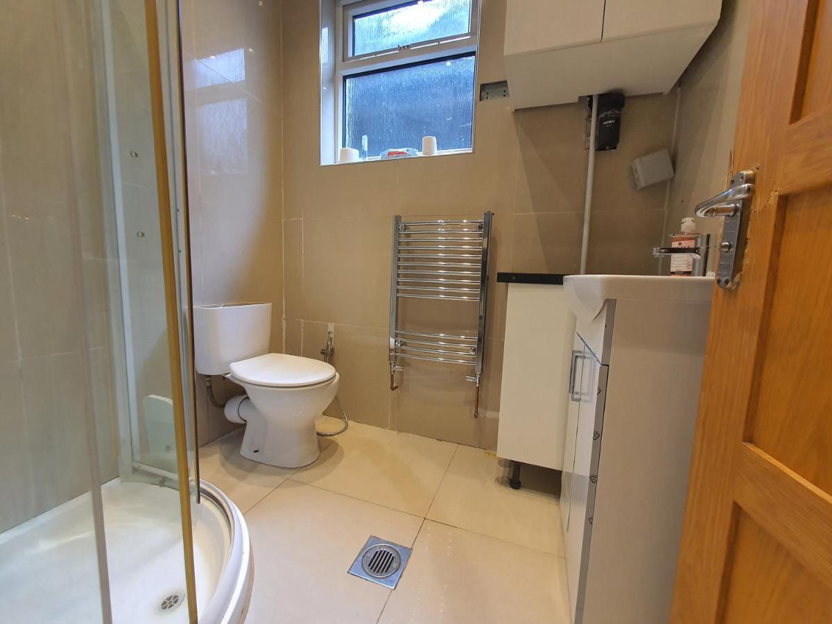 Pensión Private Room- Direct Travel Central/ Heathrow