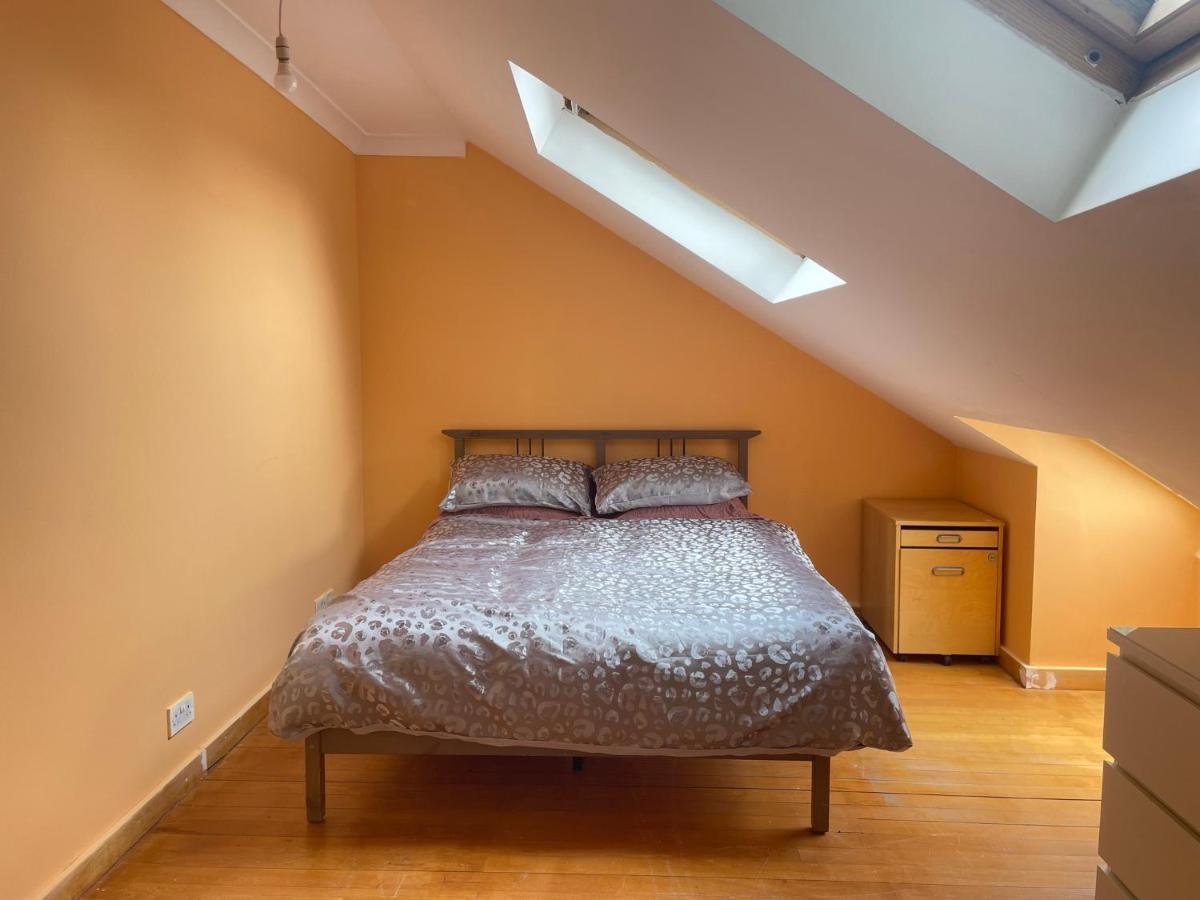 Private Room- Direct Travel Central/ Heathrow Pensión Londres