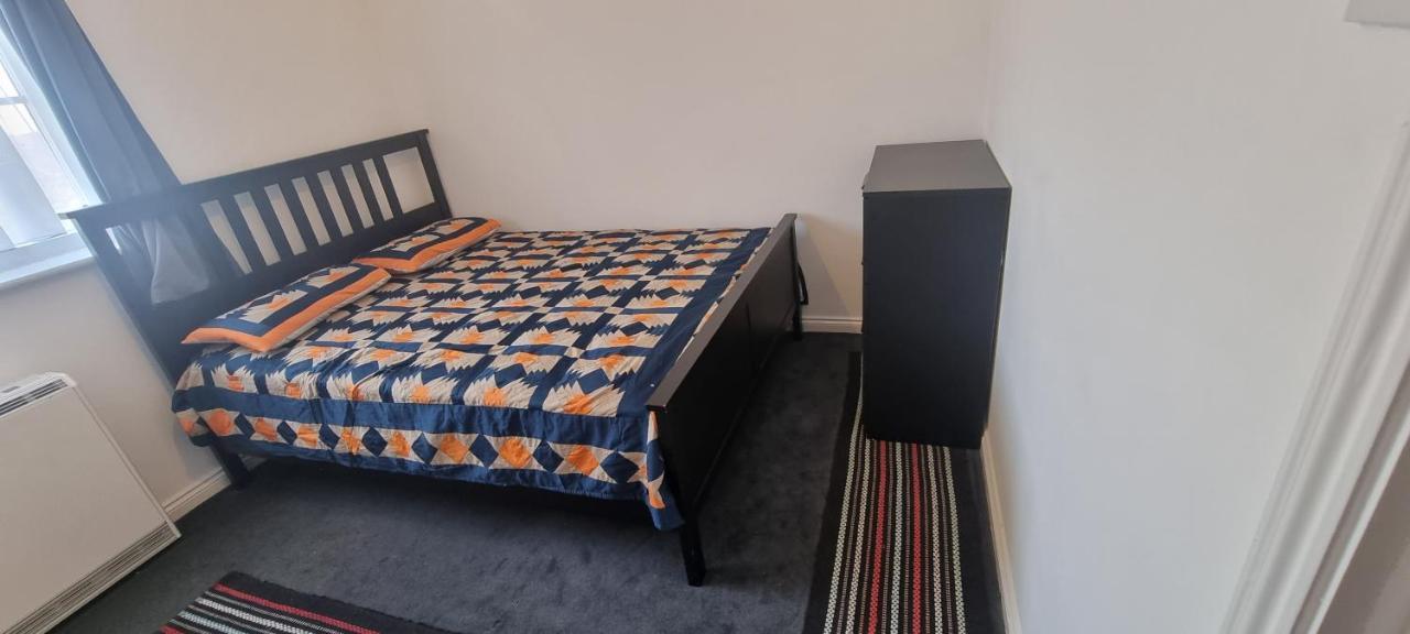 Very Two Bedroom In Londres