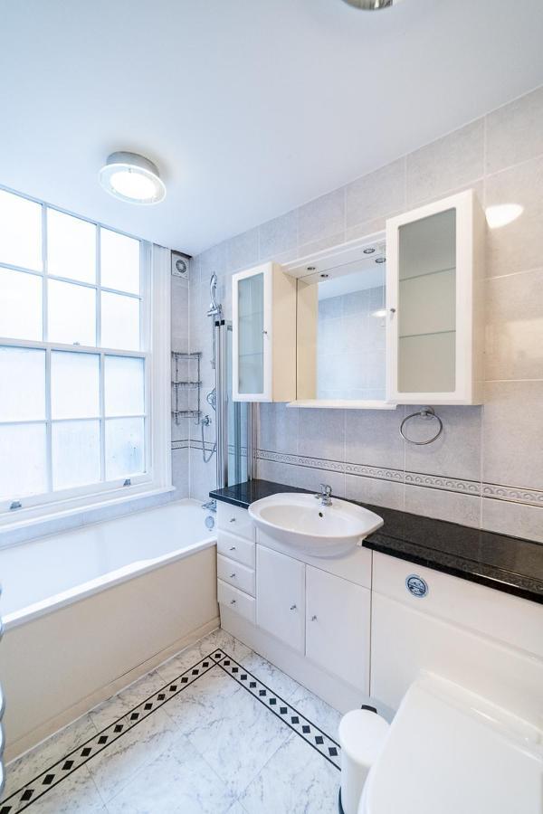London Studio Apartment * London