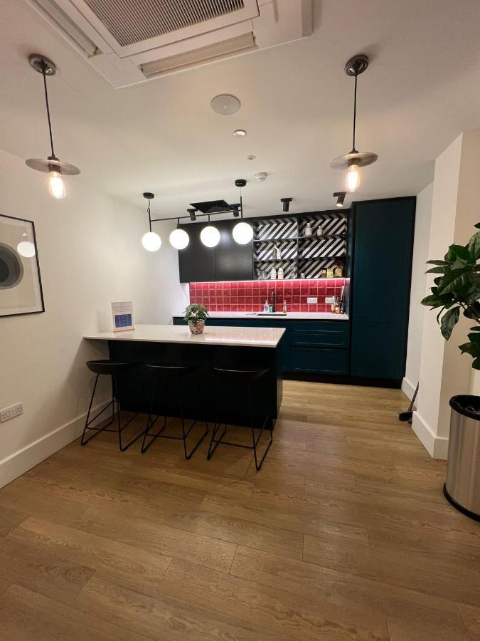 1 Double Bed Apartament With Gym, Cinema And Pool Table In Front Of The Wembley Stadium *
