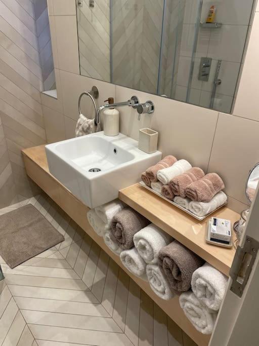 Stylish 3-bedroom Flat In Kensington Apartamento *