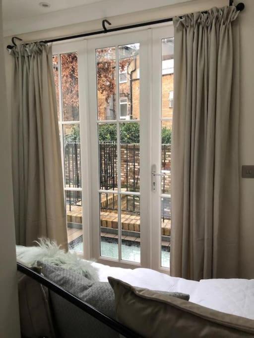 Stylish 3-bedroom Flat In Kensington Apartment