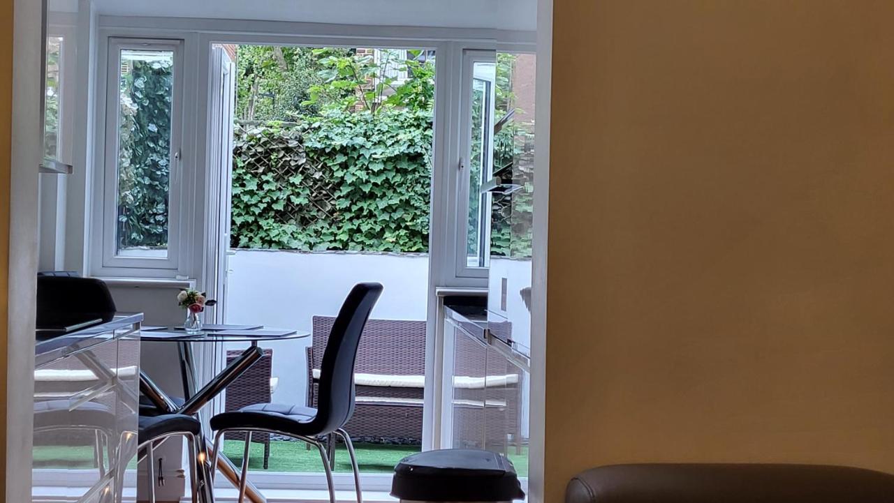 2 Bed Luxury Service In The Heart Of Chiswick Town, W4 Zone 2 * Londres