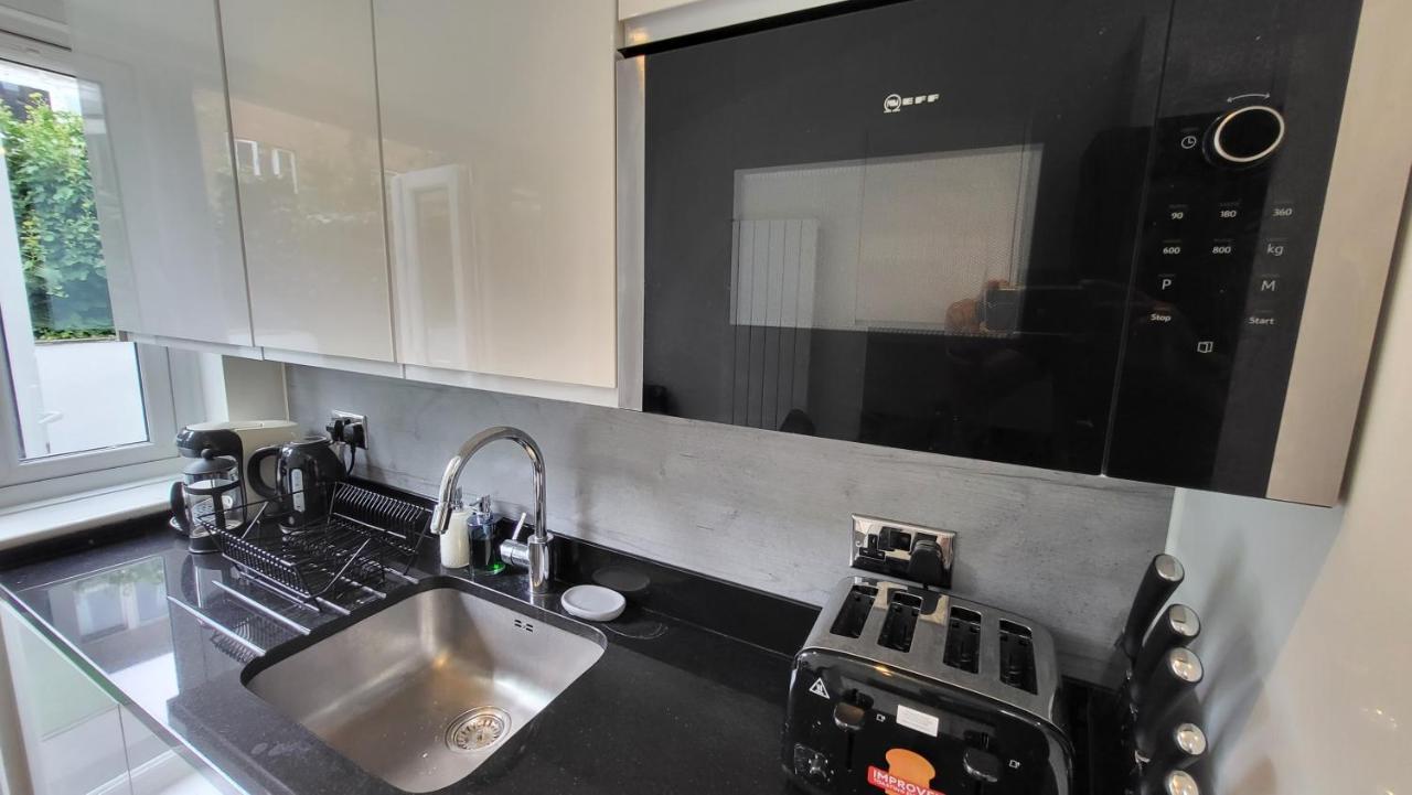 2 Bed Luxury Service In The Heart Of Chiswick Town, W4 Zone 2 Appartement Londres