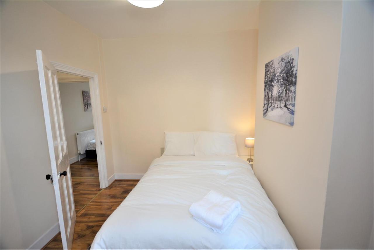 Cheerful 3 Bedroom In Greater Casa de férias Londres