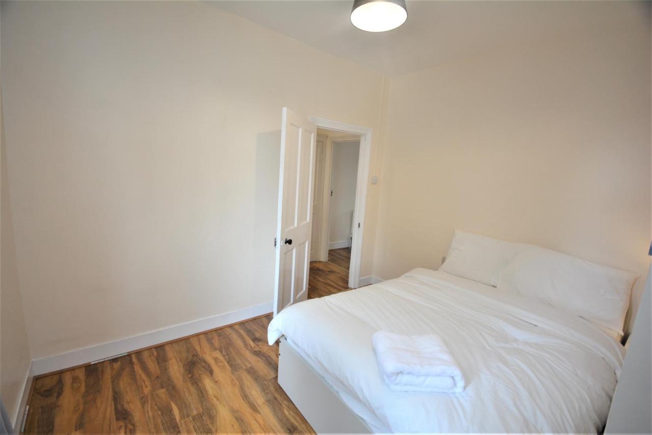 Cheerful 3 Bedroom In Greater Casa de férias