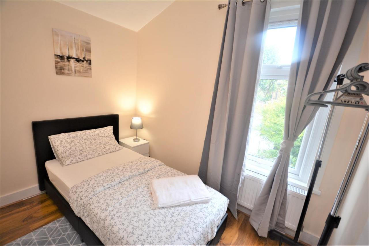 Casa de férias Cheerful 3 Bedroom In Greater