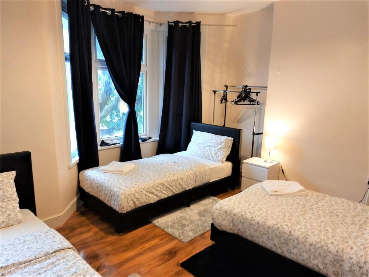 Cheerful 3 Bedroom In Greater Casa de férias *