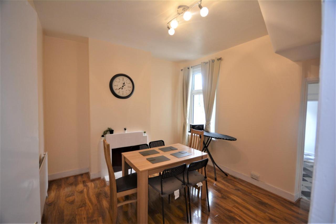 Cheerful 3 Bedroom In Greater Casa de férias
