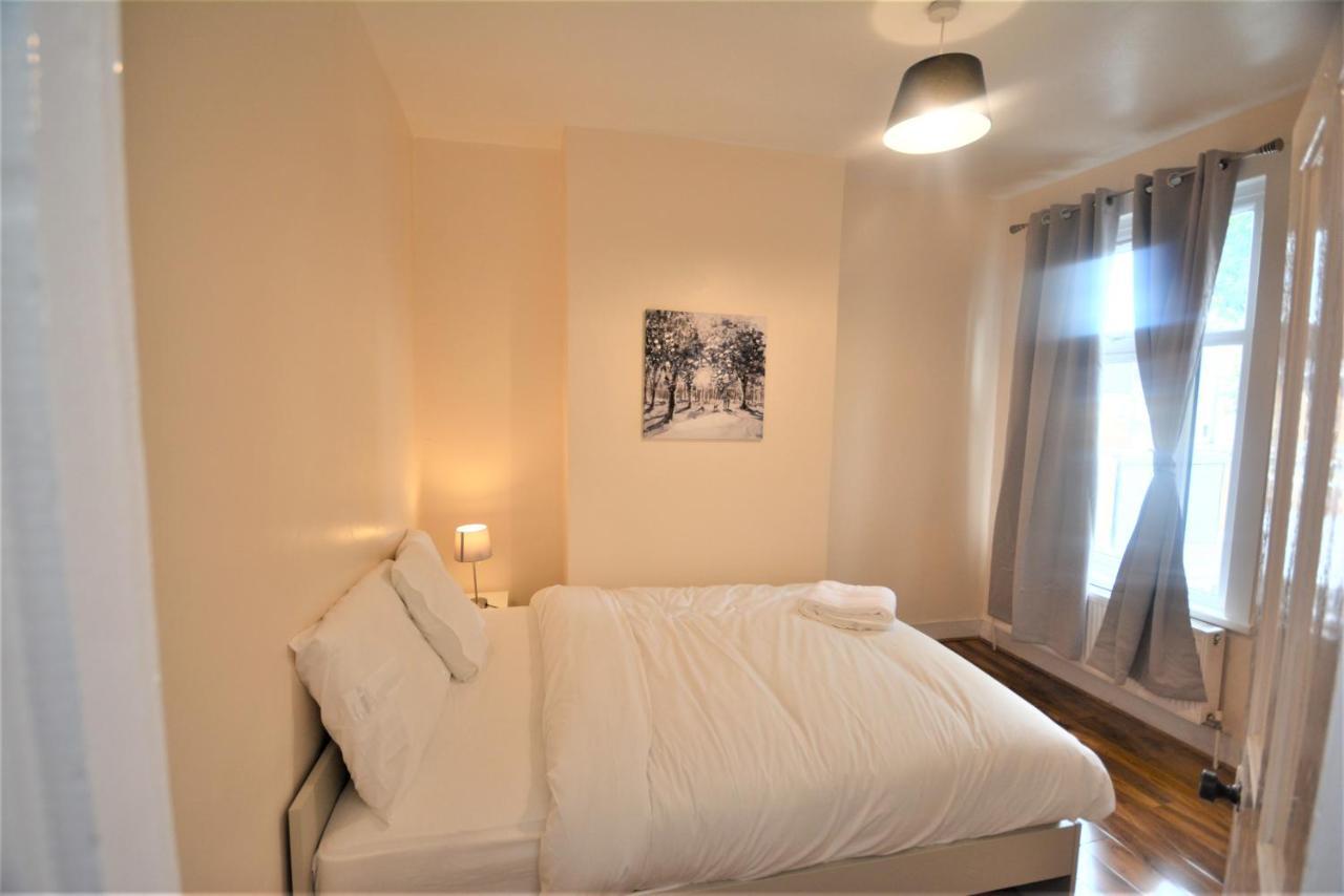 Casa de férias Cheerful 3 Bedroom In Greater Londres
