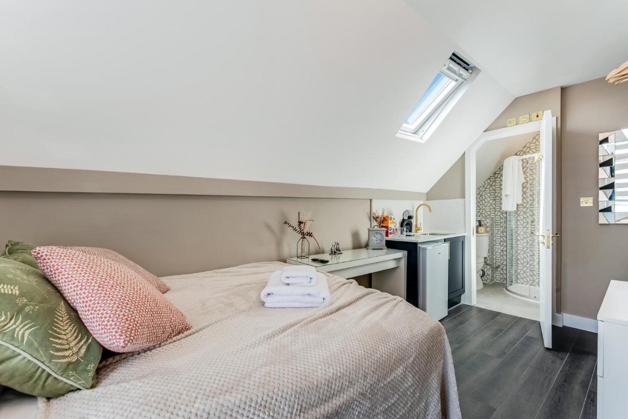 Appartement Elegant Studio - Perfect For Explorers Londen