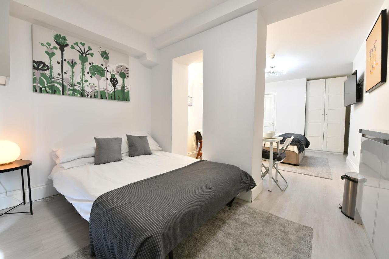 Apartment Studios: Line Convenience Near Westfield *