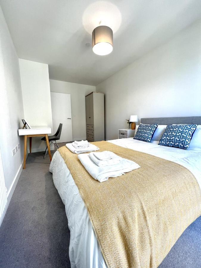 Modern In Shepherds Bush Near Westfield Apartment London