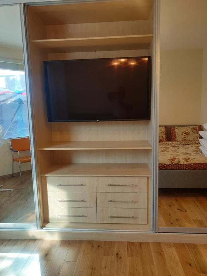 Luxury Spacious 2 Bedroom 4 Mins From Ilford Stn. Free Parking