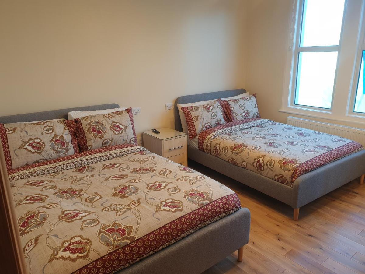 Luxury Spacious 2 Bedroom 4 Mins From Ilford Stn. Free Parking Londres