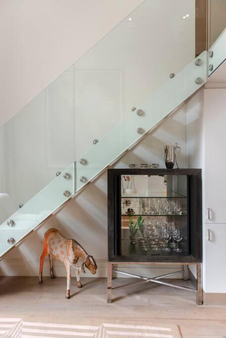 Hébergement de vacances The Artists Hideaway-2 Bed Mezzanine In Paddington Londres