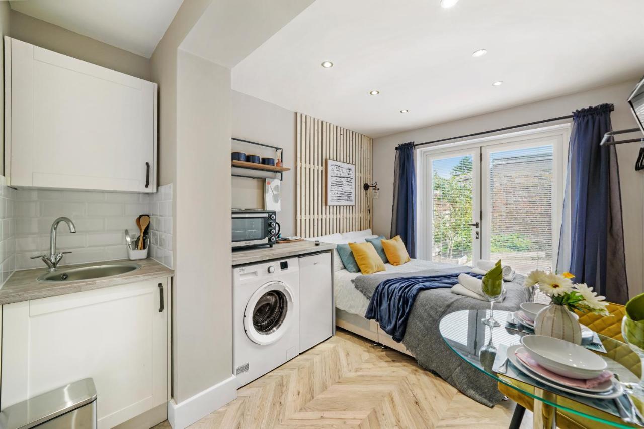 Cosy Heathrow - Parking - Garden Appartement *