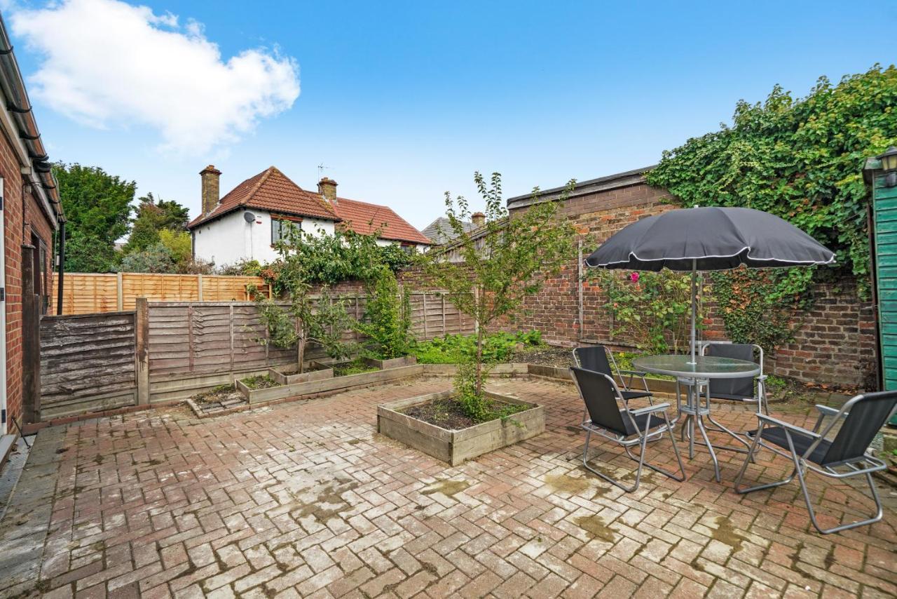 Cosy Heathrow - Parking - Garden Appartement