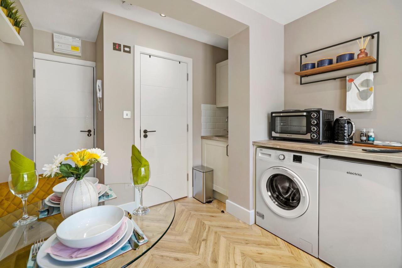 Cosy Heathrow - Parking - Garden Appartement Londen