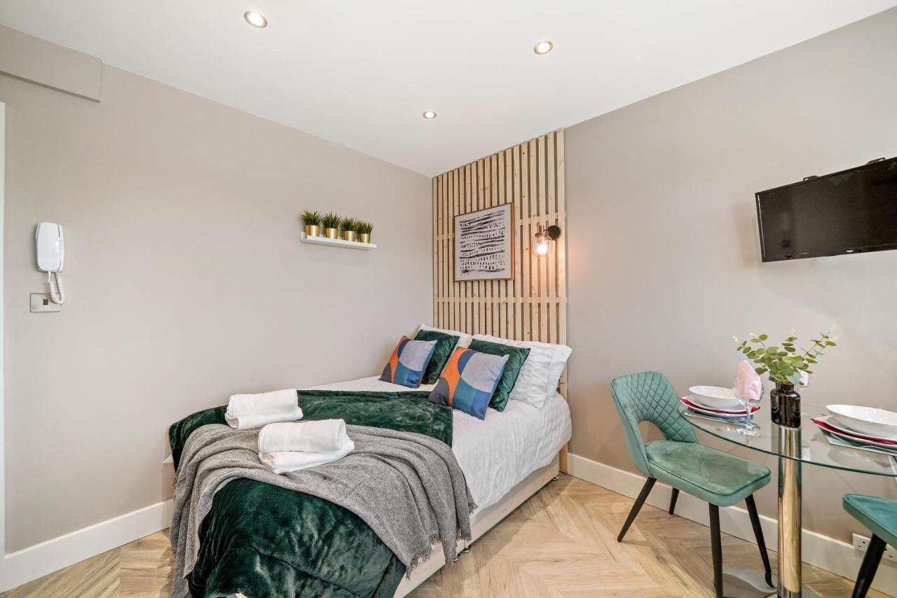 Cosy Heathrow - Parking - Garden Appartement Londen