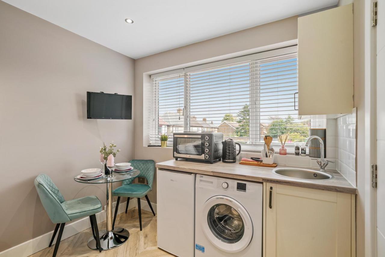 Cosy Heathrow - Parking - Garden Appartement