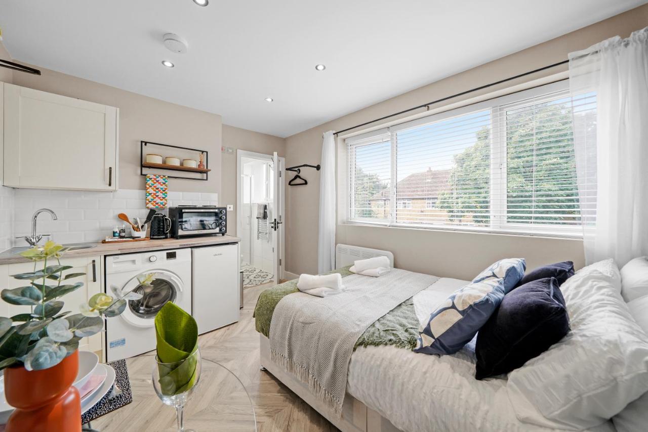 Cosy Heathrow - Parking - Garden Appartement