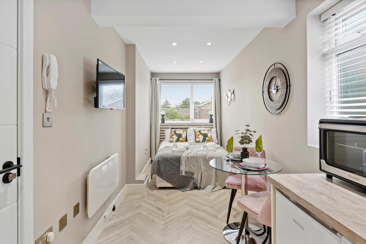 Cosy Heathrow - Parking - Garden Appartement *