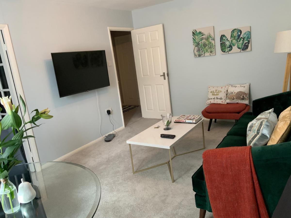 2 Bedroom Near Southfields * Londres