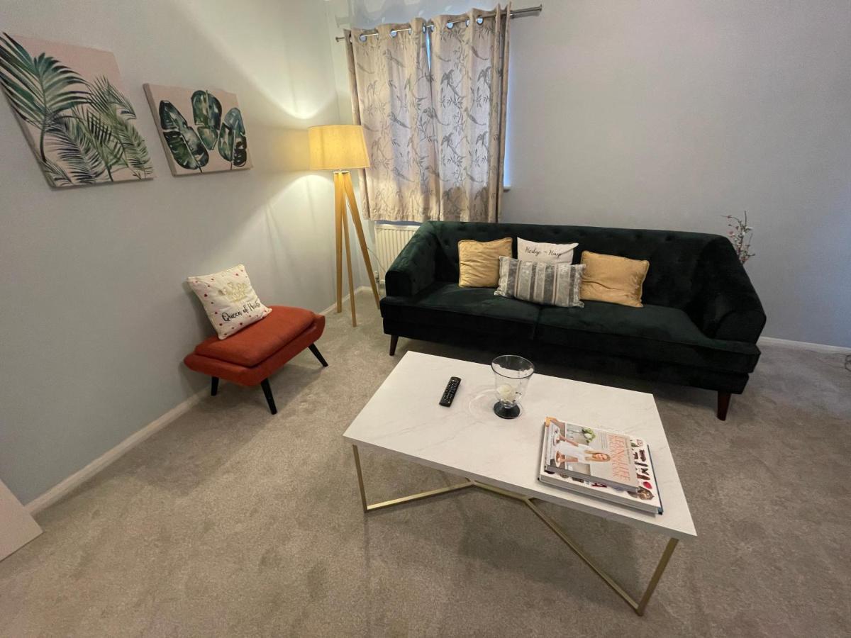 2 Bedroom Near Southfields * Londres