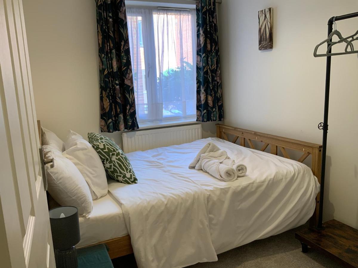 2 Bedroom Near Southfields * Londres