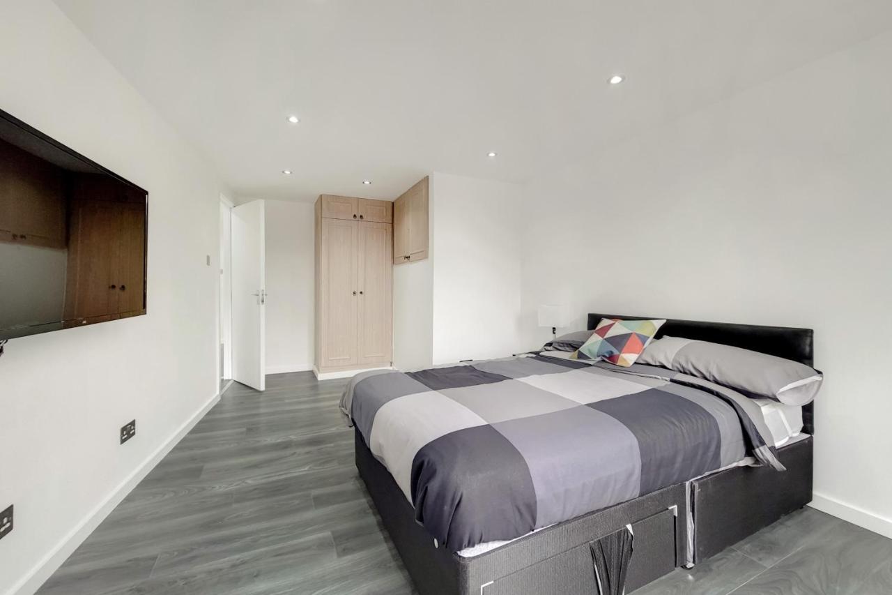 Lovely 4 Bed Perfect For Families! Appartement