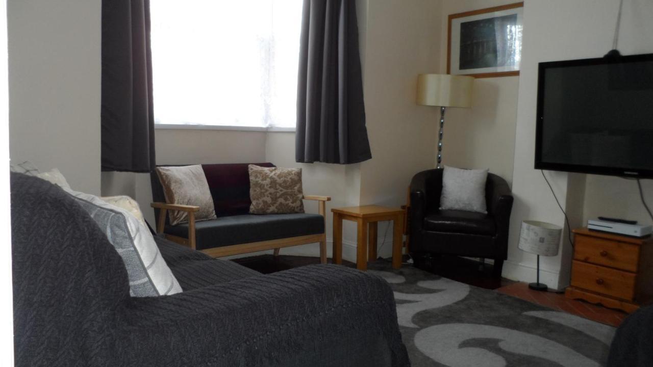 Bubblesbnb 7 Bedroom House, 16 Beds, Sleeps 22