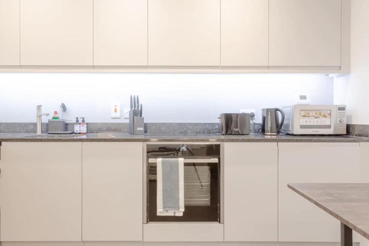 Modern Flat In The Heart Of West *