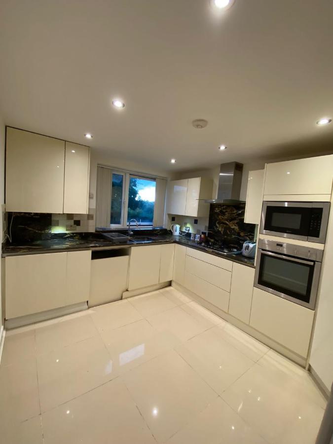 Lovely 2-bedroom Flat Facing Wimbledon Park *