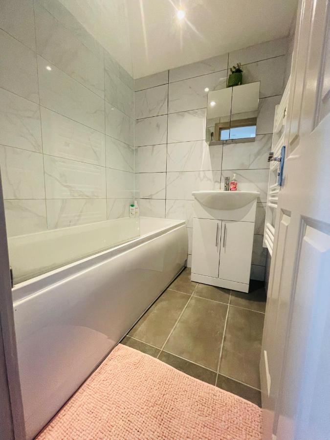 Lovely 1 Bedroom In Apartamento *