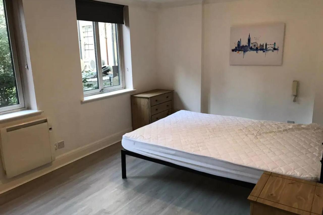 Spacious 1 Bedroom Flat Near Charterhouse Square * Londres